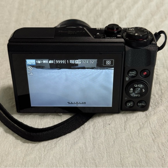 PowerShot G7 X Mark II with Spare Battery - Picture 9 of 10